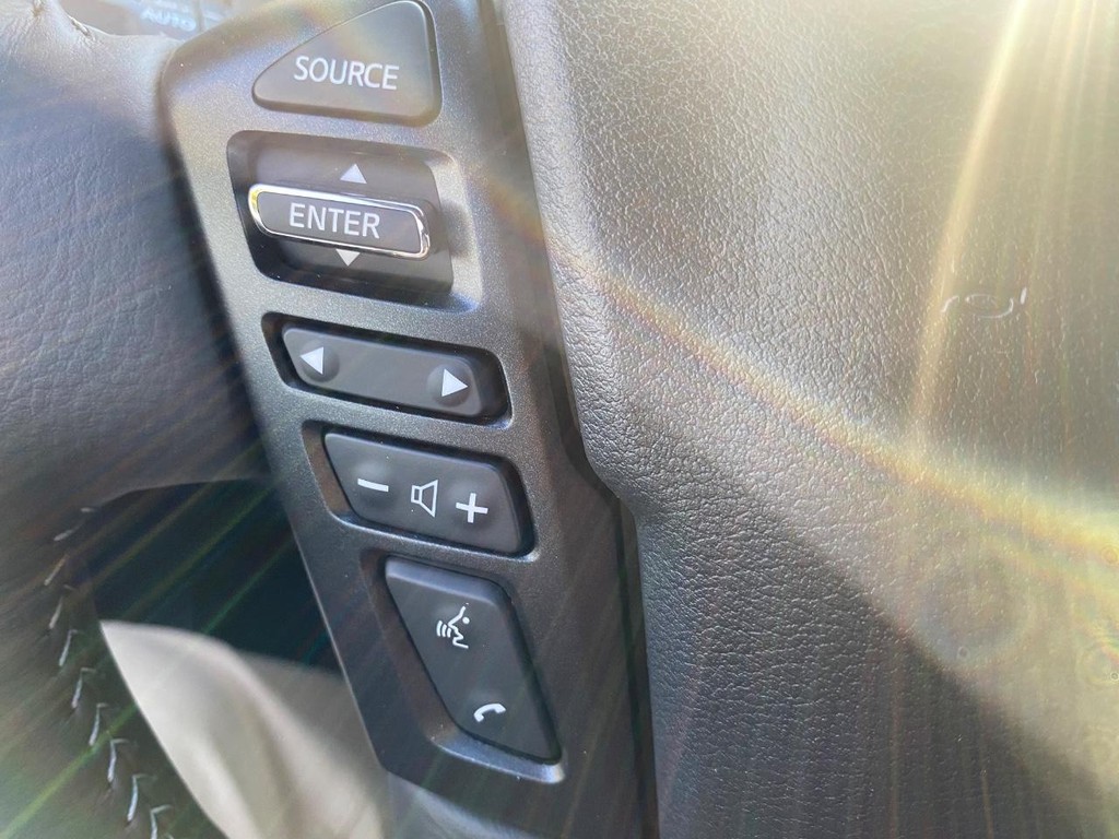 Nissan Frontier Vehicle Full-screen Gallery Image 04