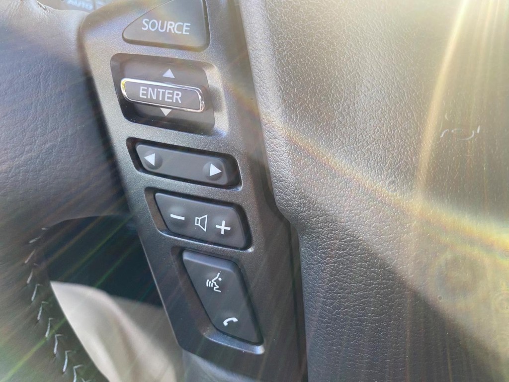 Nissan Frontier Vehicle Full-screen Gallery Image 05