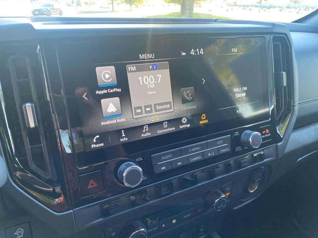 Nissan Frontier Vehicle Full-screen Gallery Image 07