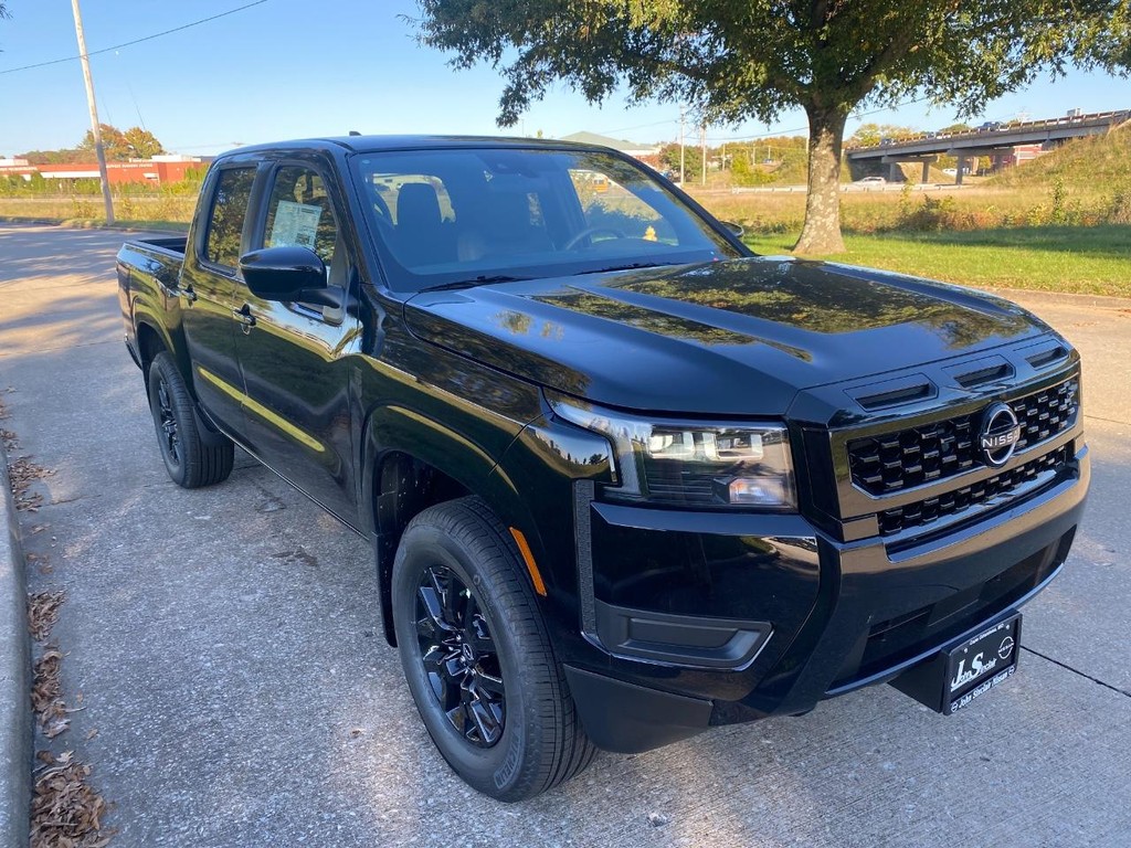 Nissan Frontier Vehicle Full-screen Gallery Image 16