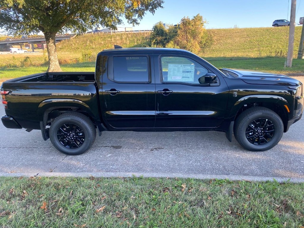 Nissan Frontier Vehicle Full-screen Gallery Image 20