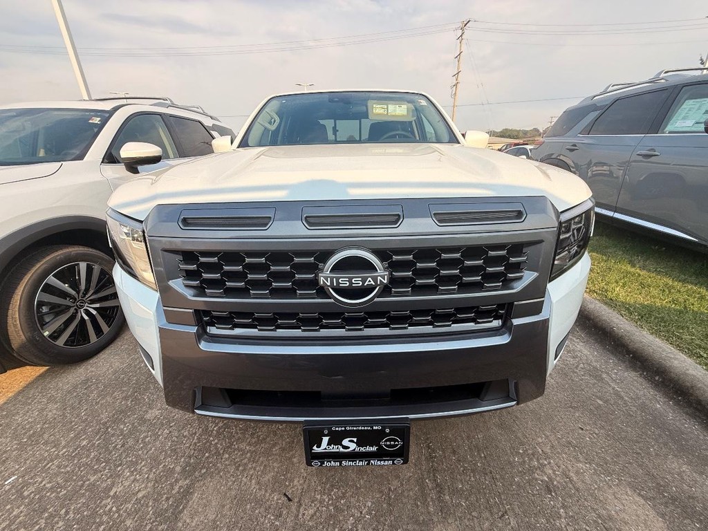 Nissan Frontier Vehicle Full-screen Gallery Image 03