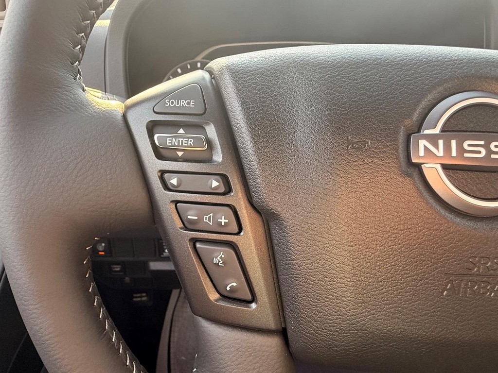 Nissan Frontier Vehicle Full-screen Gallery Image 10