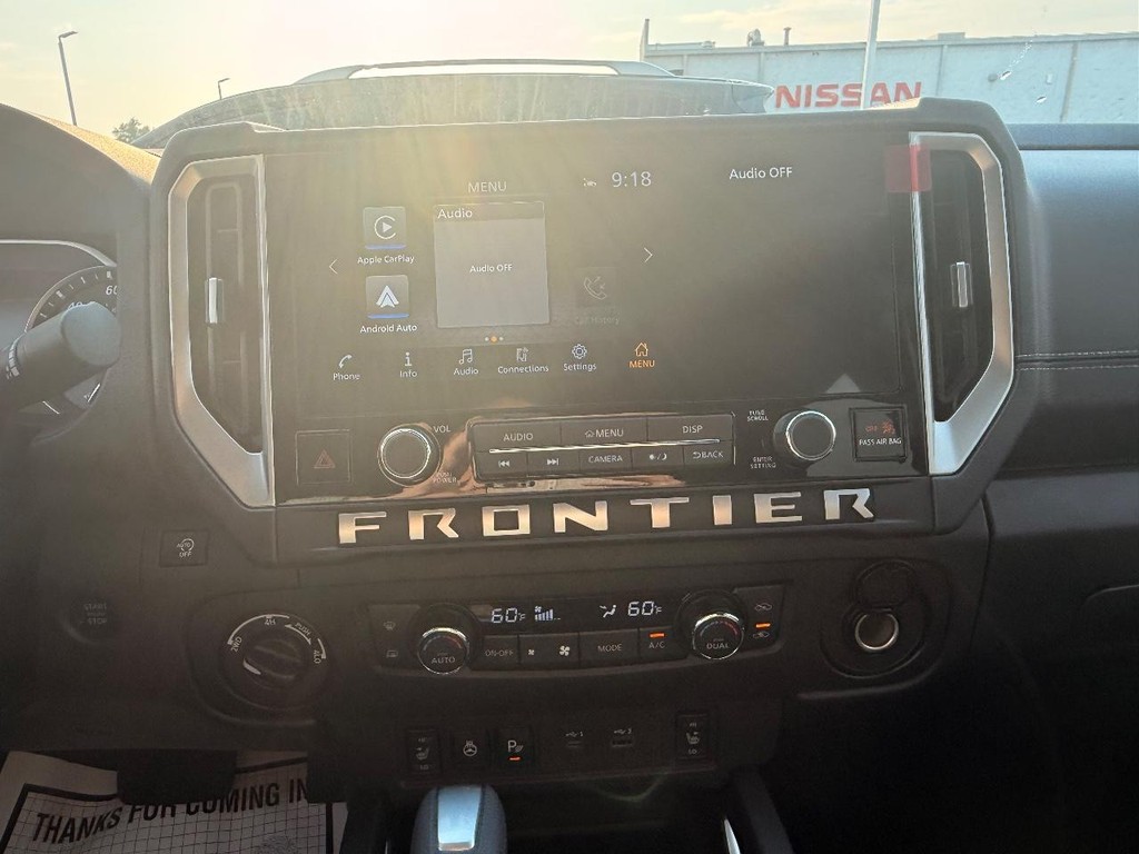 Nissan Frontier Vehicle Full-screen Gallery Image 15