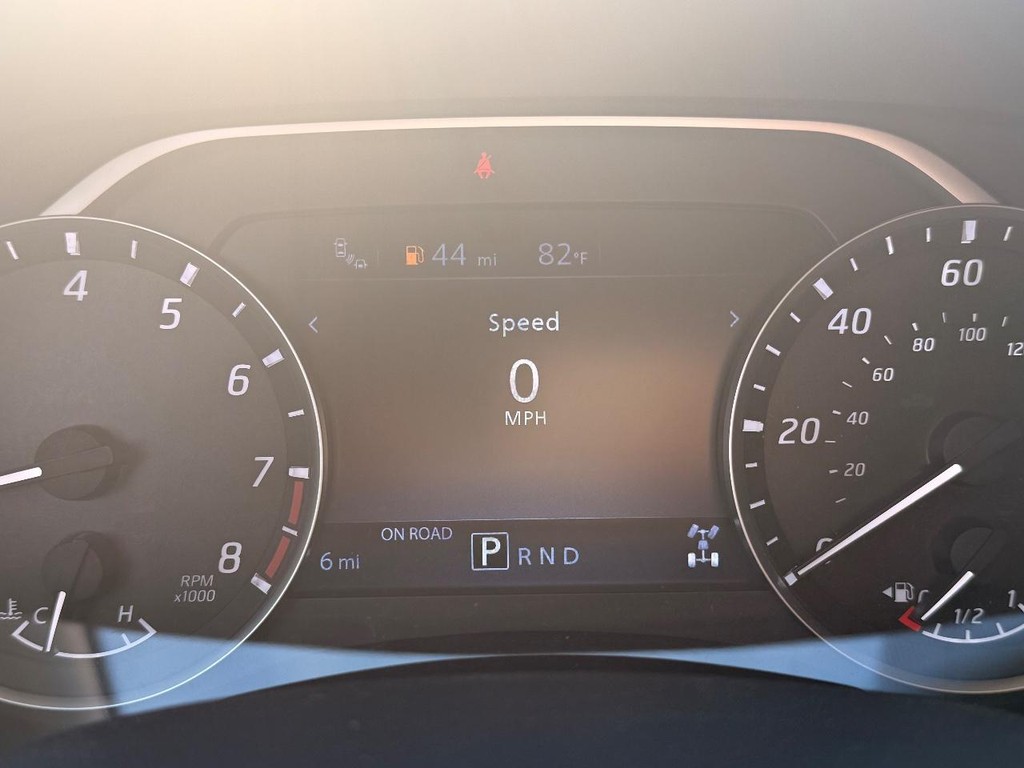 Nissan Frontier Vehicle Full-screen Gallery Image 18