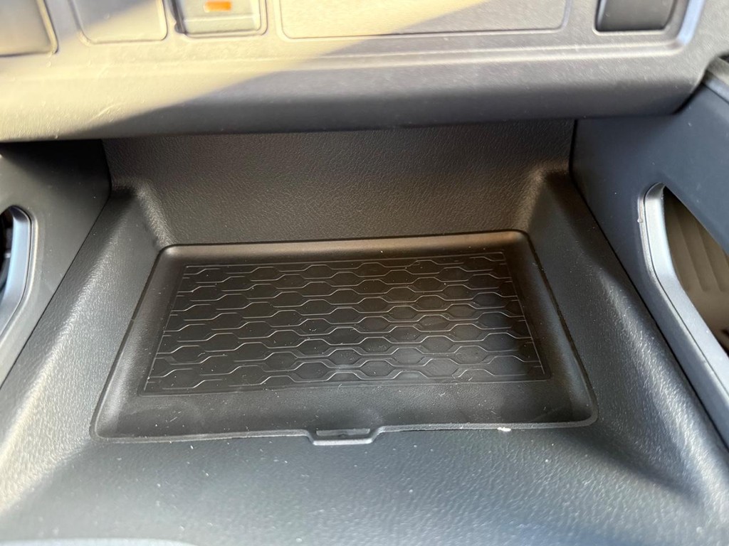 Nissan Frontier Vehicle Full-screen Gallery Image 05