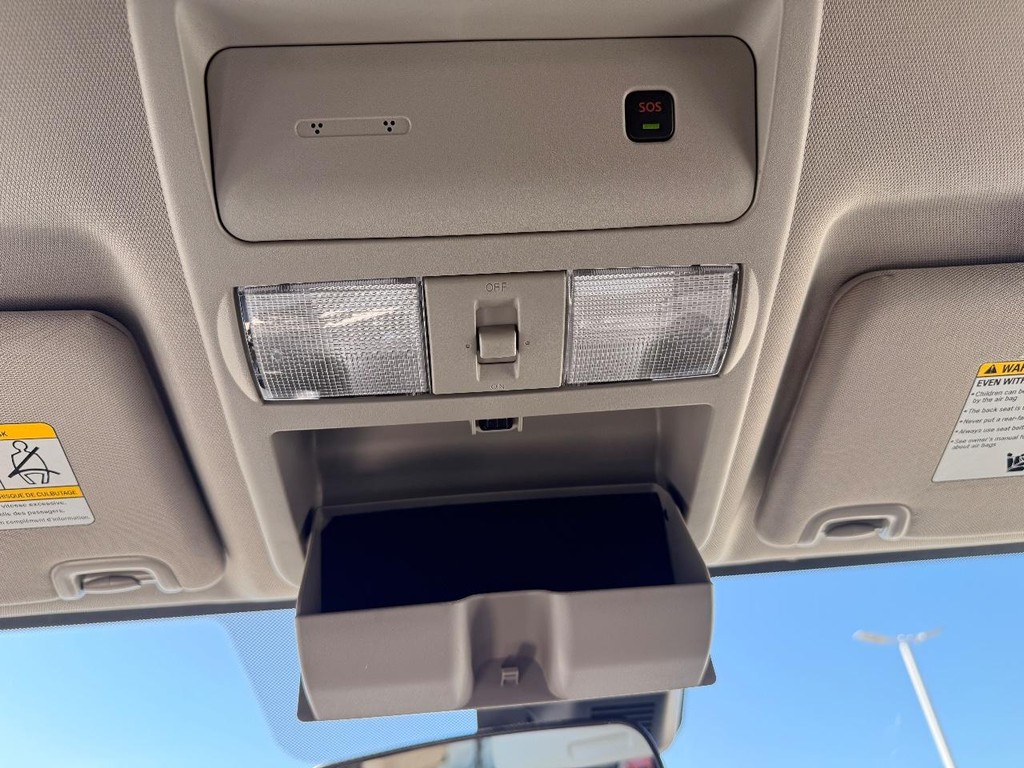 Nissan Frontier Vehicle Full-screen Gallery Image 07