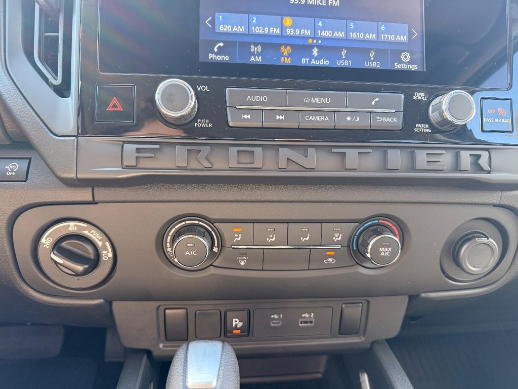 Nissan Frontier Vehicle Full-screen Gallery Image 11