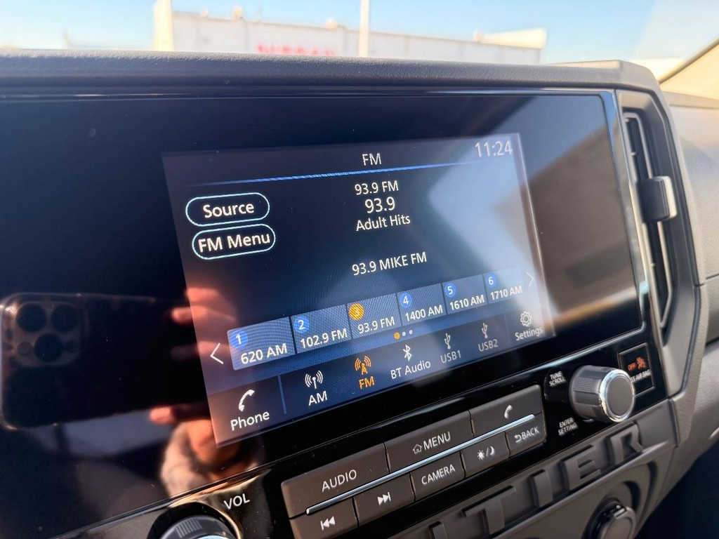 Nissan Frontier Vehicle Full-screen Gallery Image 12