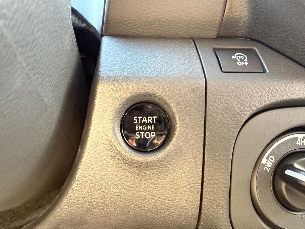 Nissan Frontier Vehicle Full-screen Gallery Image 13