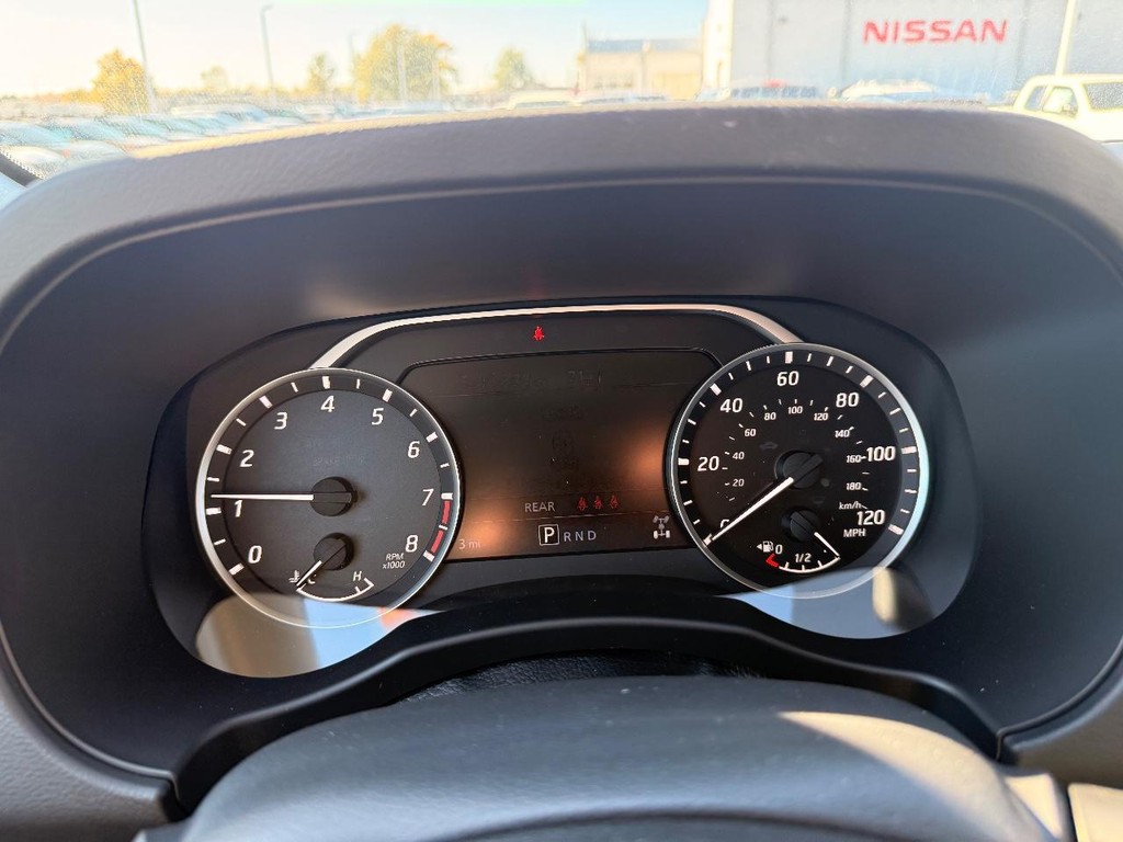 Nissan Frontier Vehicle Full-screen Gallery Image 14