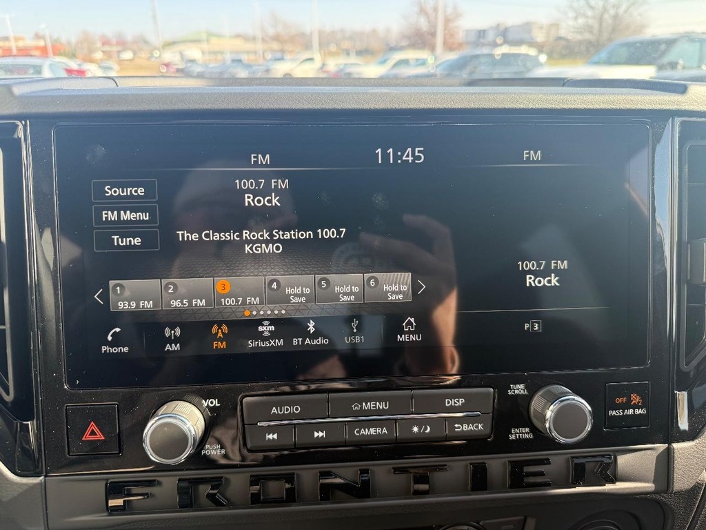 Nissan Frontier Vehicle Full-screen Gallery Image 02