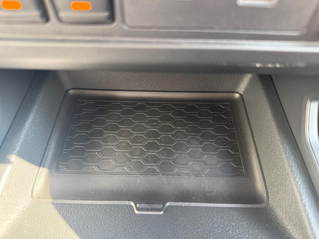 Nissan Frontier Vehicle Full-screen Gallery Image 05