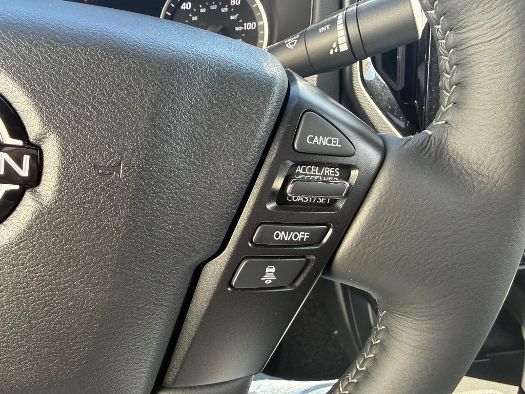 Nissan Frontier Vehicle Full-screen Gallery Image 15