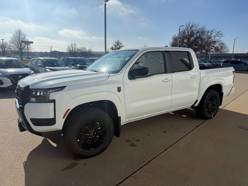 Nissan Frontier Vehicle Full-screen Gallery Image 24