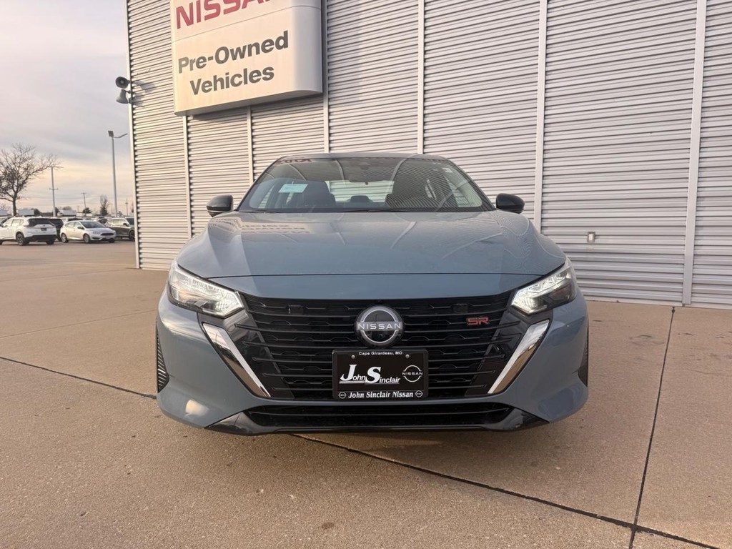 Nissan Sentra Vehicle Full-screen Gallery Image 02