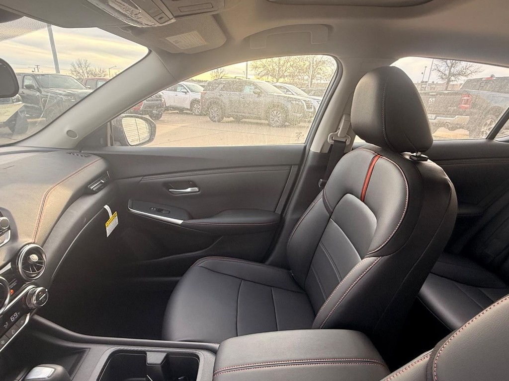 Nissan Sentra Vehicle Full-screen Gallery Image 10