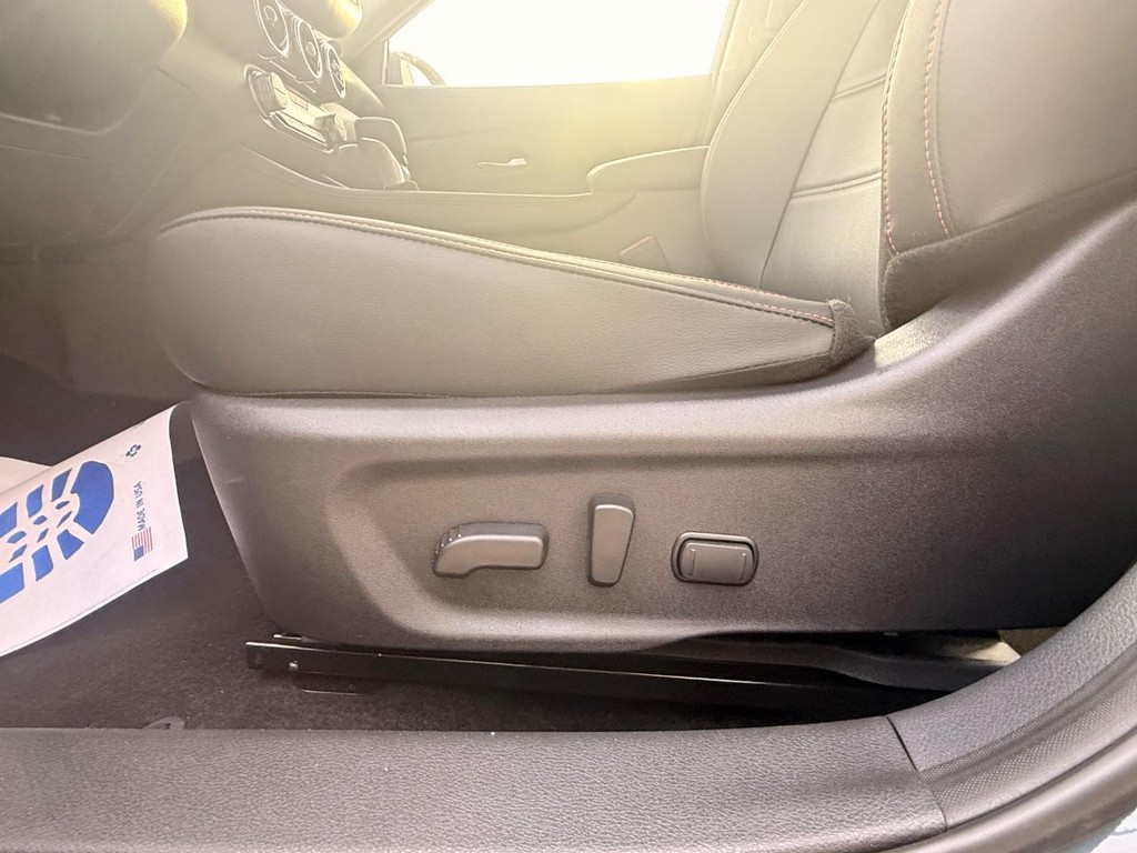 Nissan Sentra Vehicle Full-screen Gallery Image 11