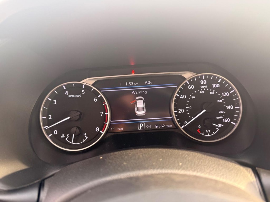 Nissan Sentra Vehicle Full-screen Gallery Image 13