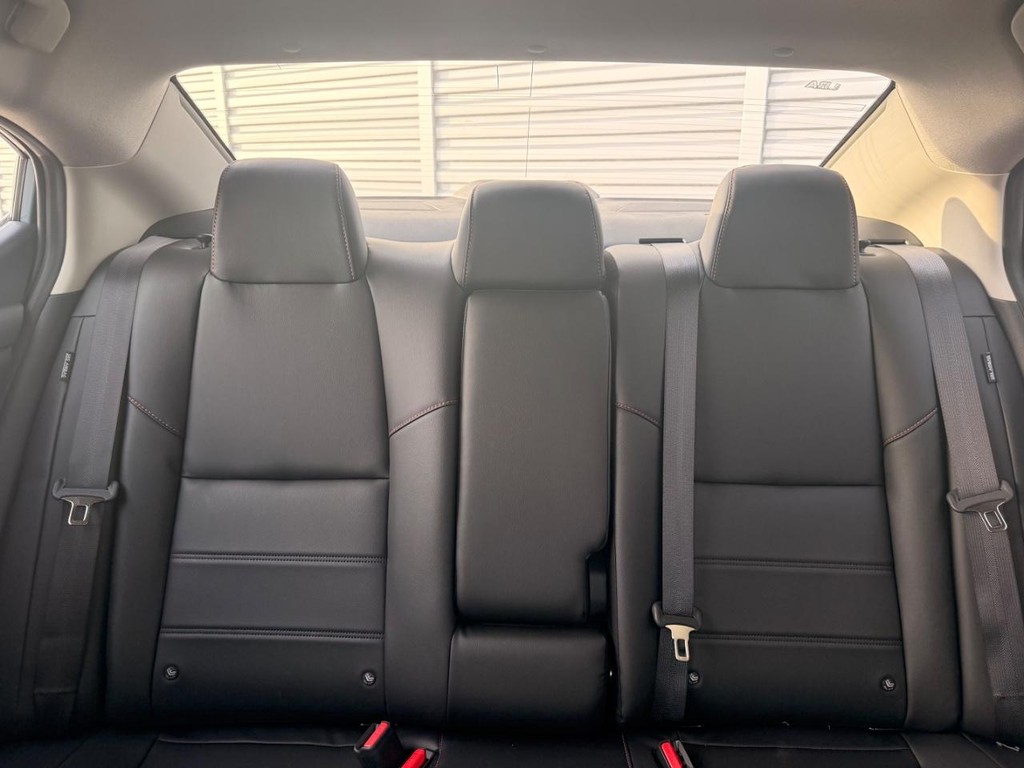 Nissan Sentra Vehicle Full-screen Gallery Image 15