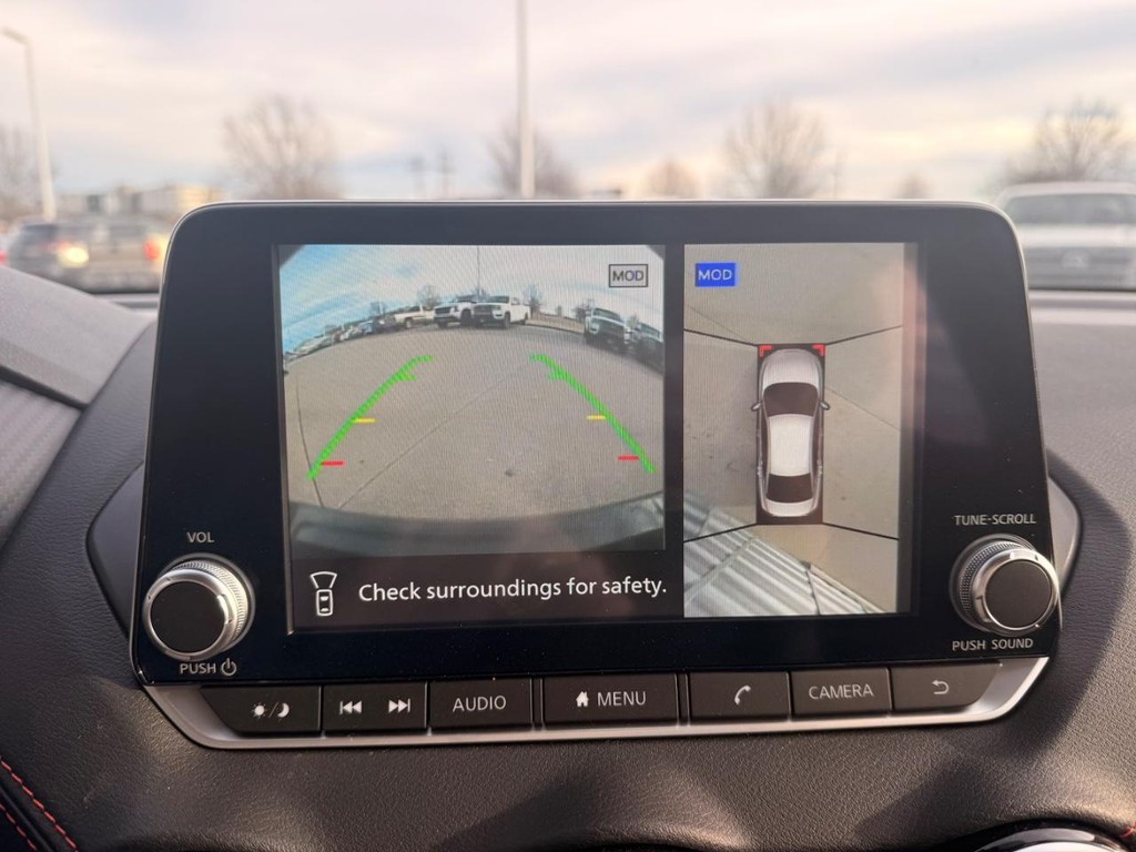 Nissan Sentra Vehicle Full-screen Gallery Image 16