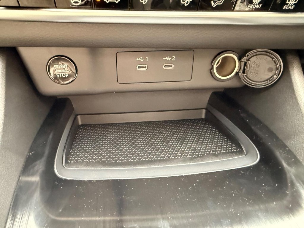 Nissan Rogue Vehicle Full-screen Gallery Image 07