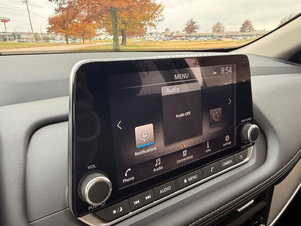 Nissan Rogue Vehicle Full-screen Gallery Image 09