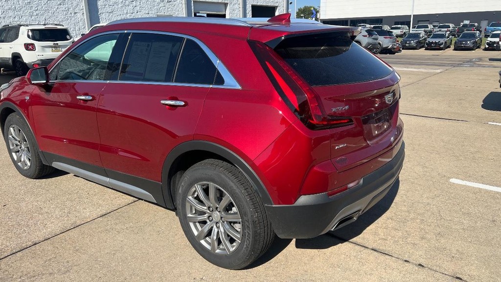 Cadillac XT4 Vehicle Full-screen Gallery Image 02