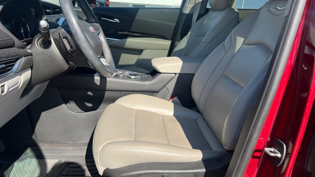 Cadillac XT4 Vehicle Full-screen Gallery Image 03