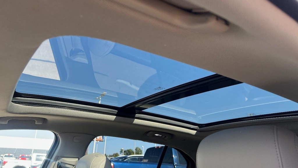 Cadillac XT4 Vehicle Full-screen Gallery Image 04