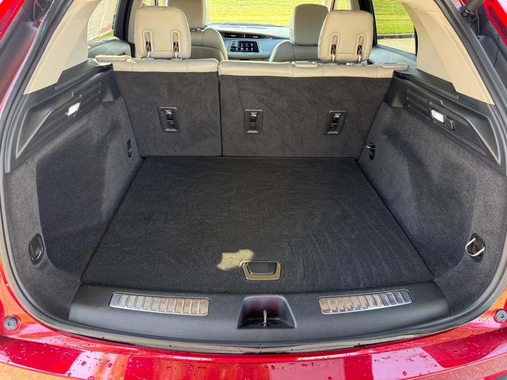 Cadillac XT4 Vehicle Full-screen Gallery Image 09