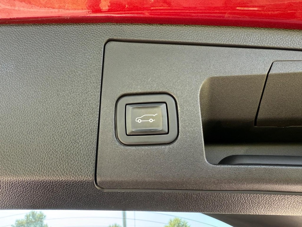 Cadillac XT4 Vehicle Full-screen Gallery Image 10