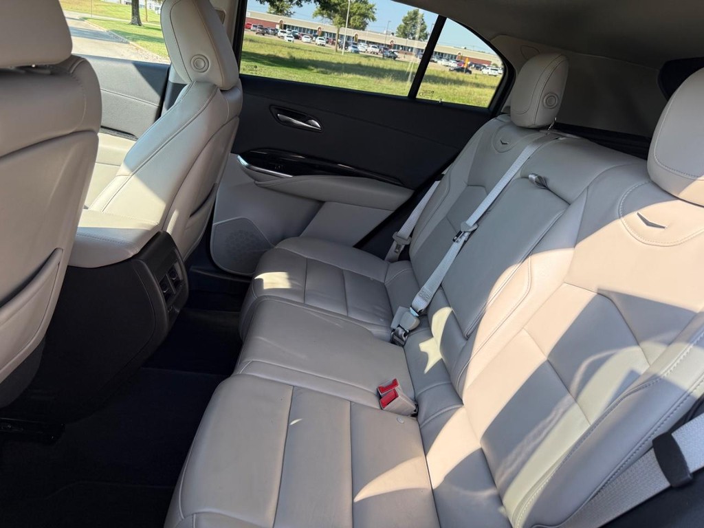 Cadillac XT4 Vehicle Full-screen Gallery Image 11