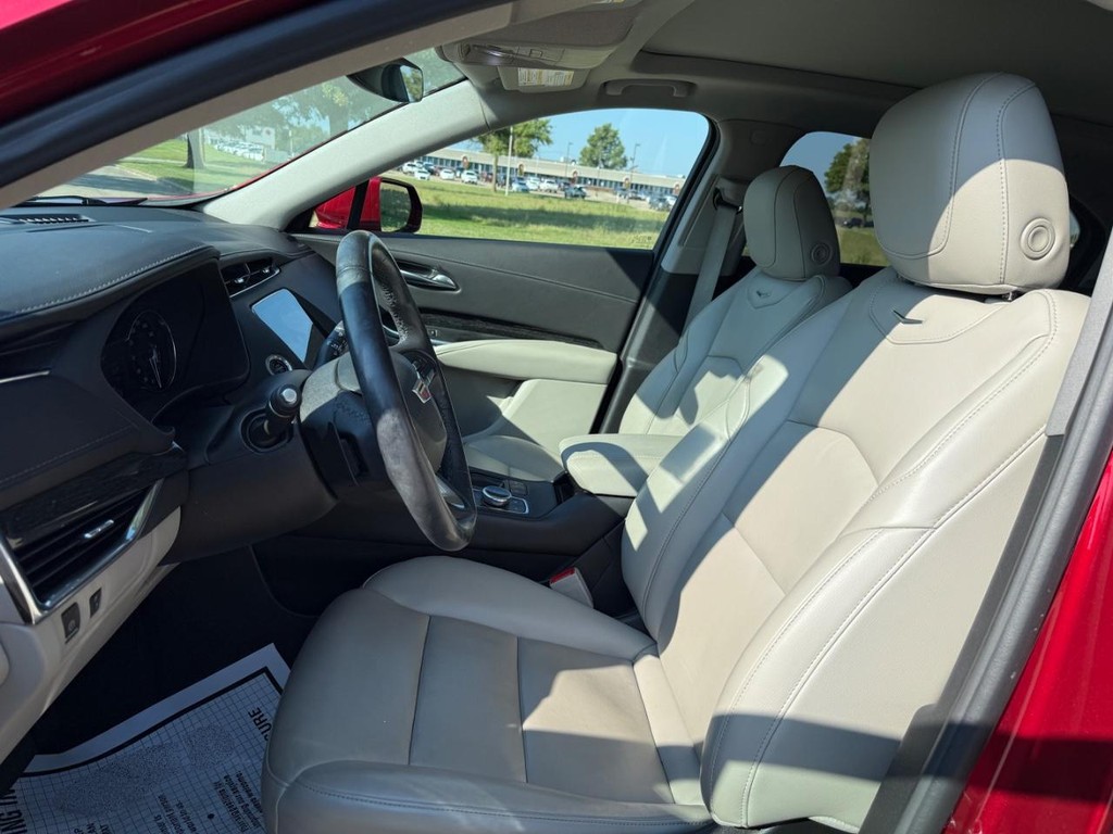 Cadillac XT4 Vehicle Full-screen Gallery Image 16