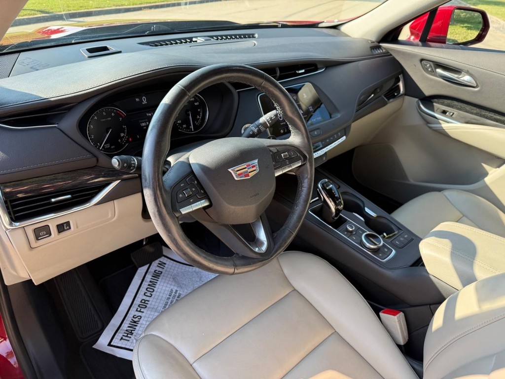 Cadillac XT4 Vehicle Full-screen Gallery Image 17