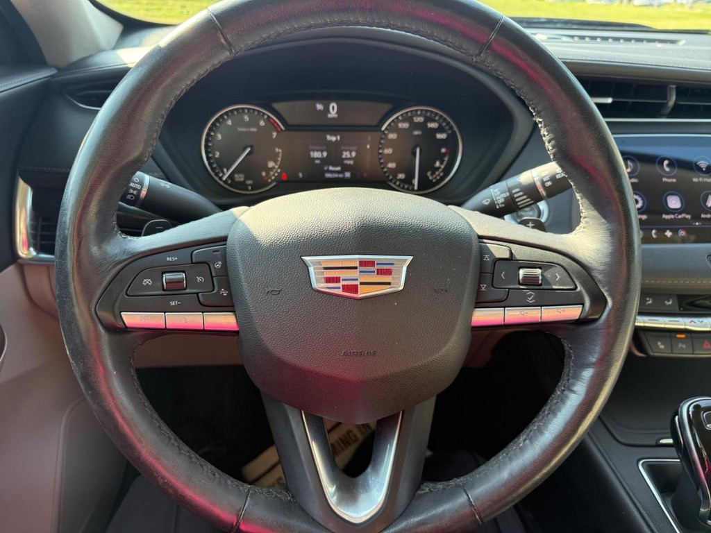 Cadillac XT4 Vehicle Full-screen Gallery Image 18