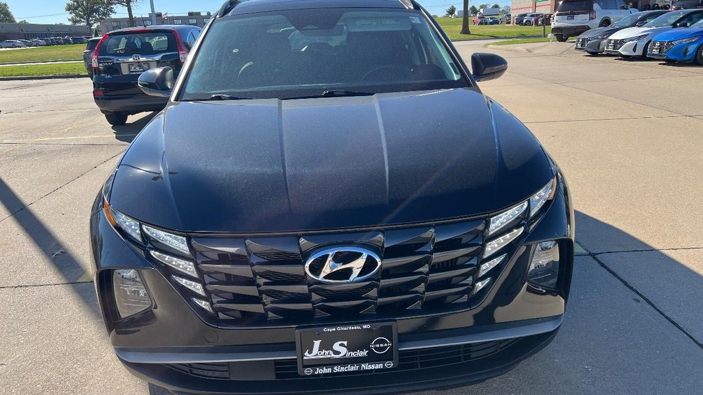 Hyundai Tucson Hybrid Vehicle Full-screen Gallery Image 03