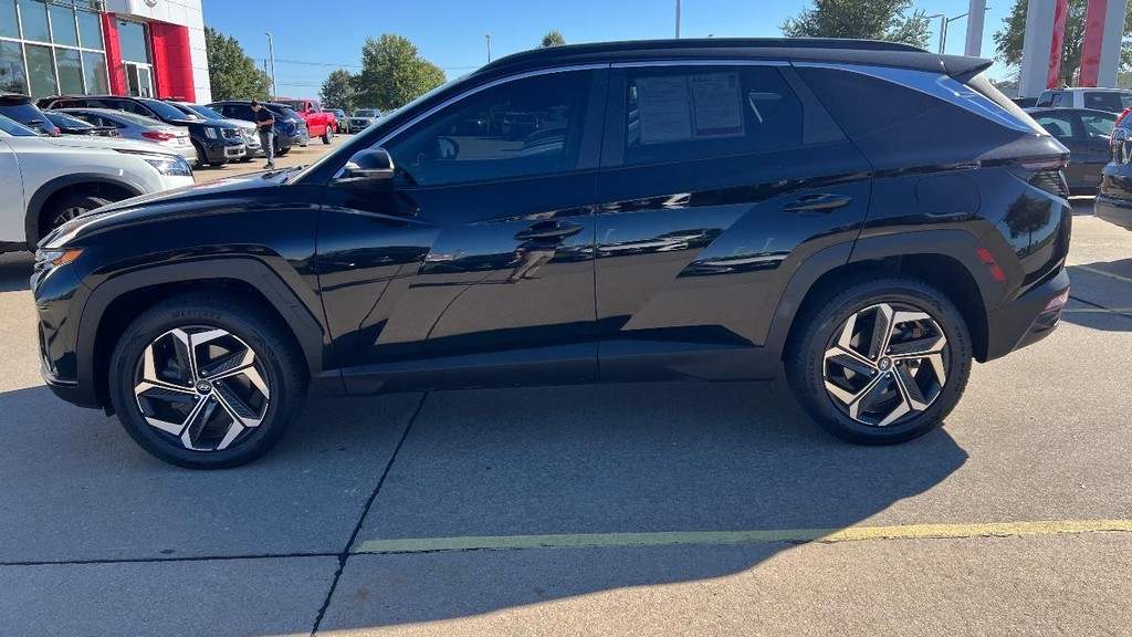 Hyundai Tucson Hybrid Vehicle Full-screen Gallery Image 05