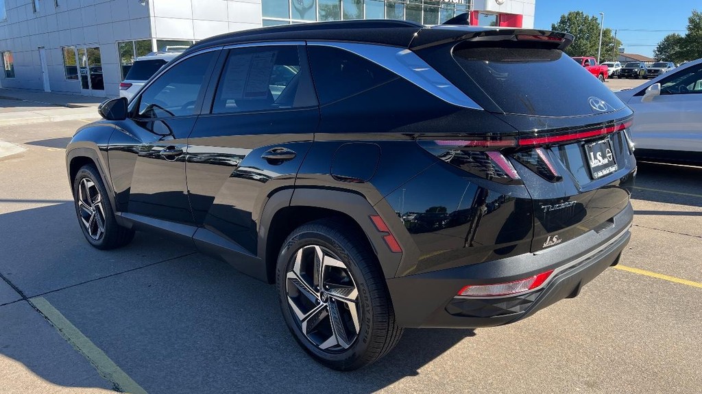 Hyundai Tucson Hybrid Vehicle Full-screen Gallery Image 06