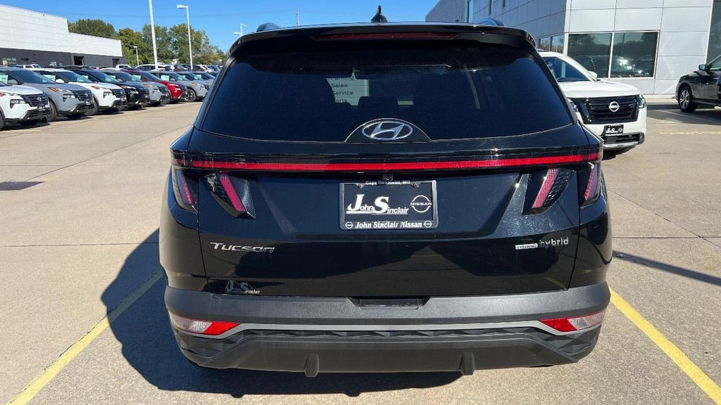 Hyundai Tucson Hybrid Vehicle Full-screen Gallery Image 07