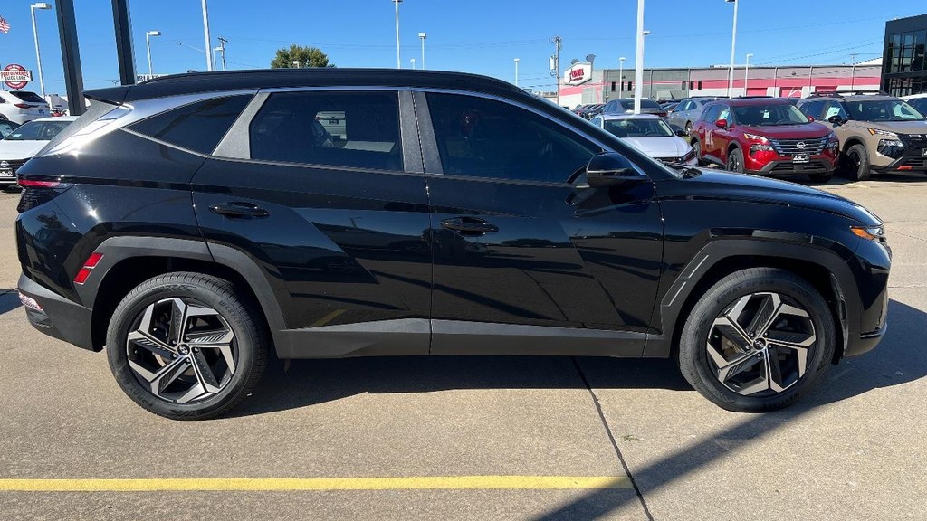 Hyundai Tucson Hybrid Vehicle Full-screen Gallery Image 09