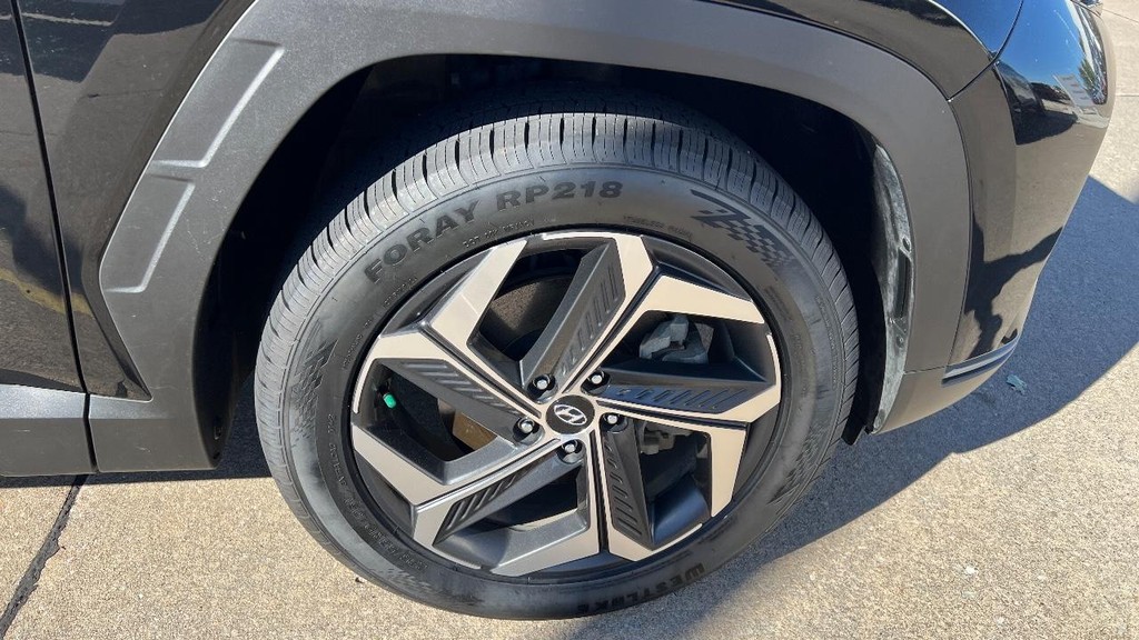 Hyundai Tucson Hybrid Vehicle Full-screen Gallery Image 10