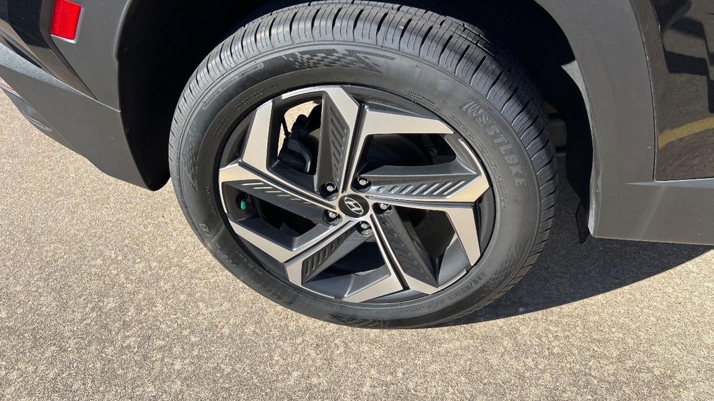 Hyundai Tucson Hybrid Vehicle Full-screen Gallery Image 11