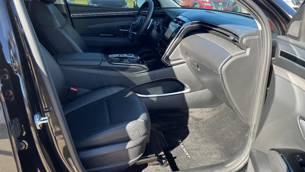 Hyundai Tucson Hybrid Vehicle Full-screen Gallery Image 14