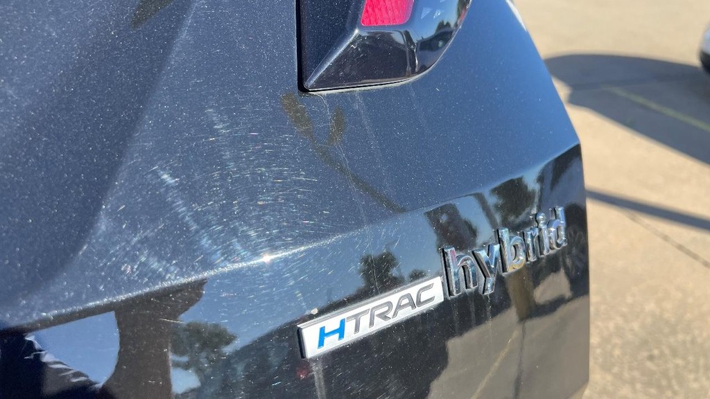 Hyundai Tucson Hybrid Vehicle Full-screen Gallery Image 16