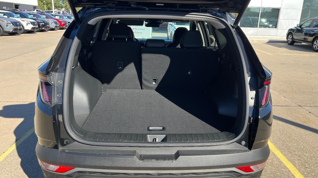 Hyundai Tucson Hybrid Vehicle Full-screen Gallery Image 17