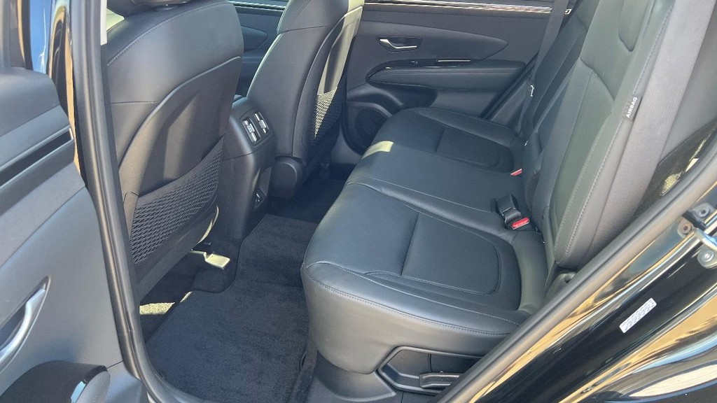 Hyundai Tucson Hybrid Vehicle Full-screen Gallery Image 19