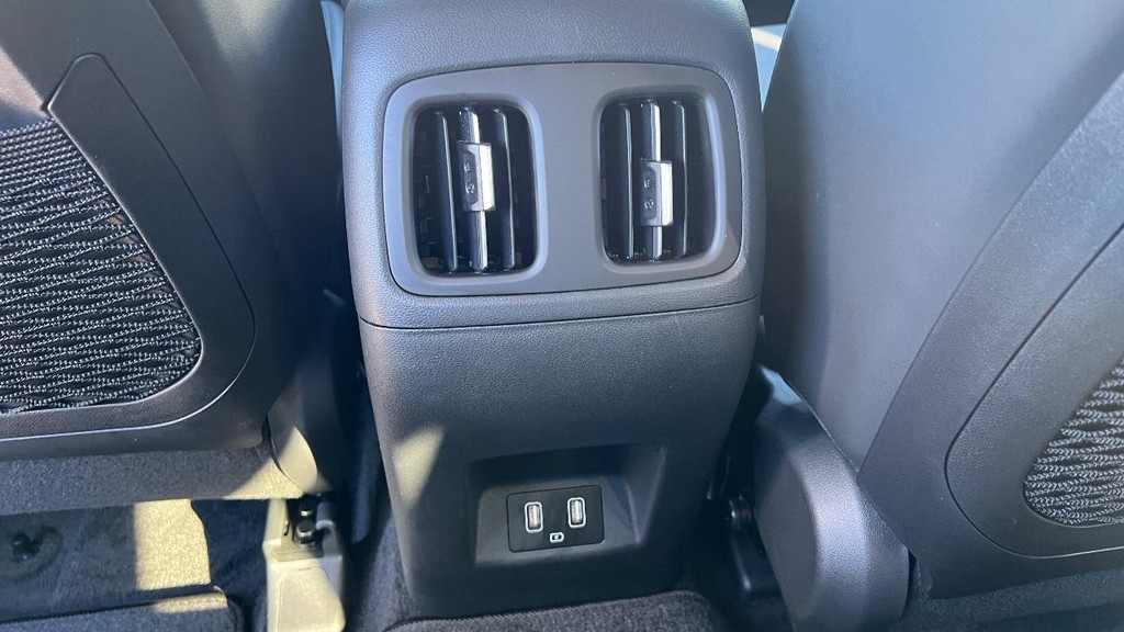 Hyundai Tucson Hybrid Vehicle Full-screen Gallery Image 20