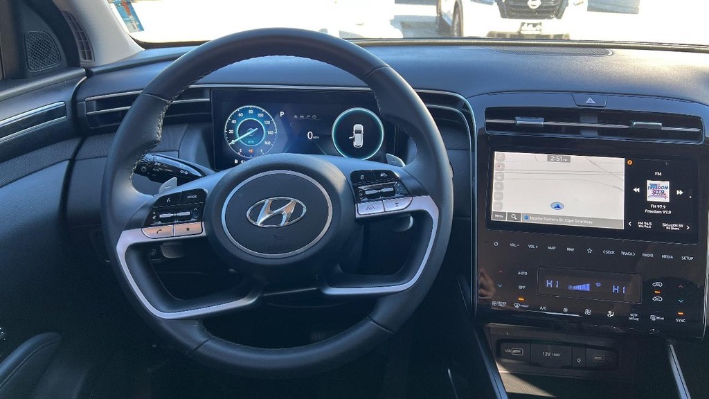 Hyundai Tucson Hybrid Vehicle Full-screen Gallery Image 21