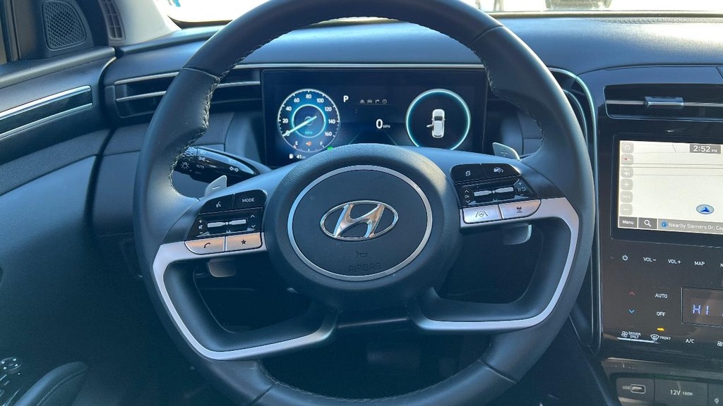 Hyundai Tucson Hybrid Vehicle Full-screen Gallery Image 22